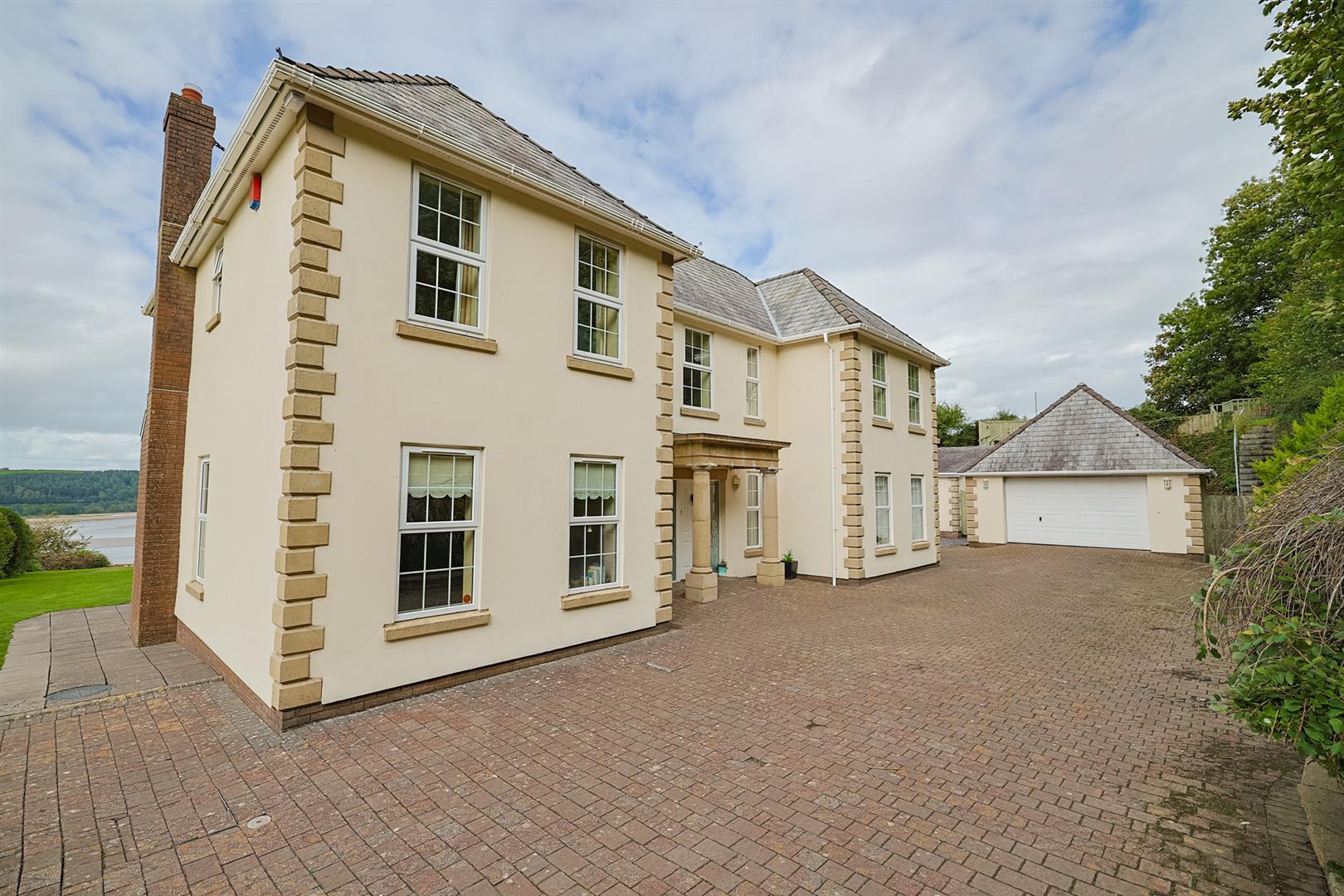 Aberfa, Ferryside, Carmarthenshire, SA17 5RS